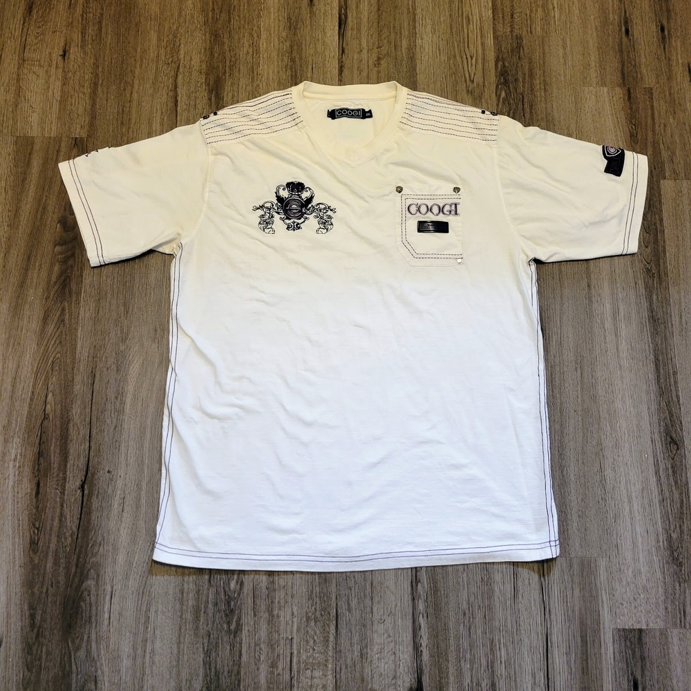 Vintage COOGI Australia Designer Tee With Embroidered Graphic. Size 2XL.